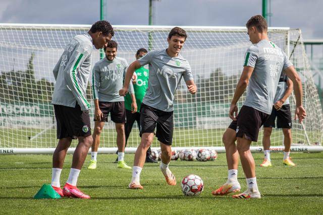 绿军大胜雷霆提前锁联盟第一 篮网险胜步行者